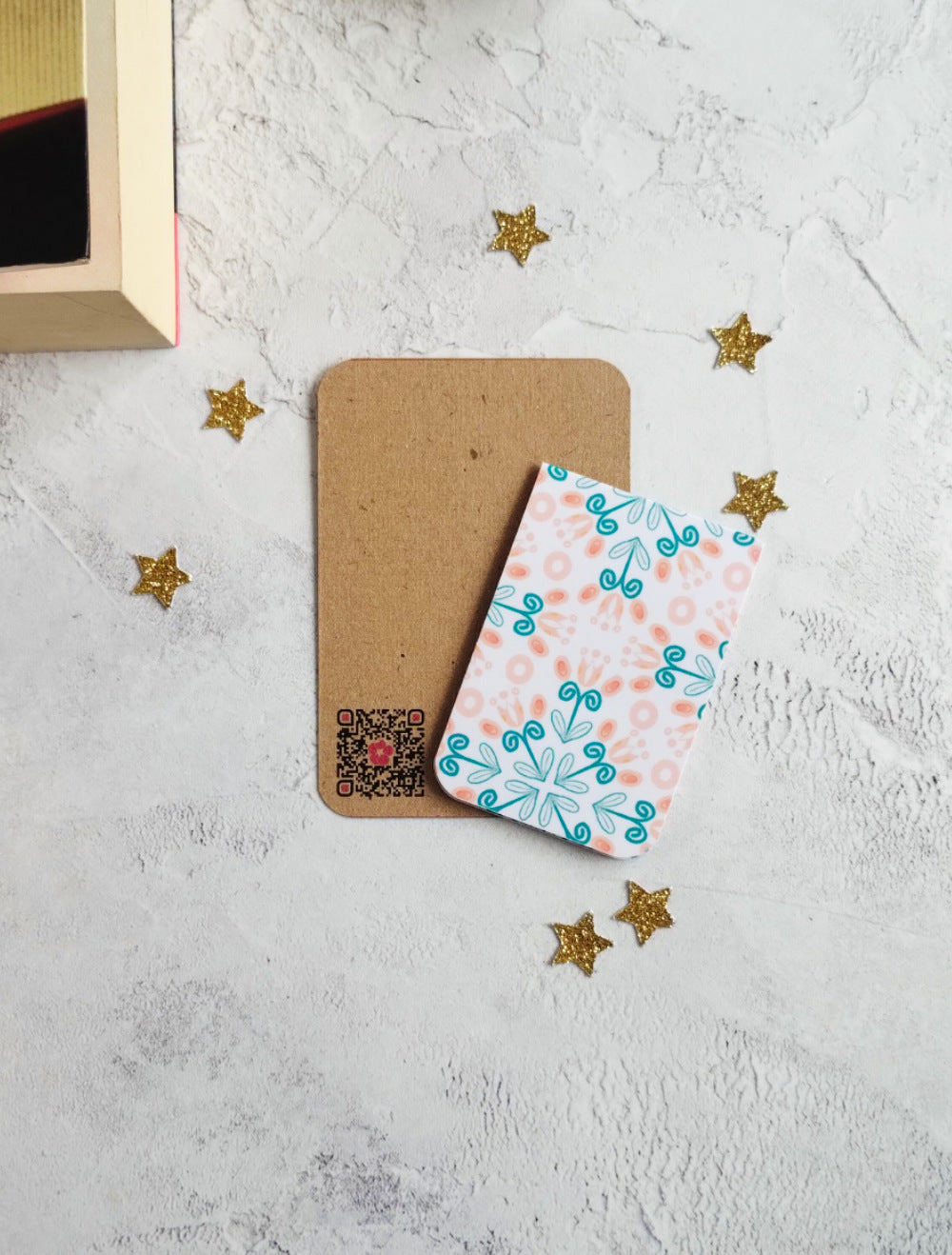 Summa Tulips magnetic bookmark with floral pattern design